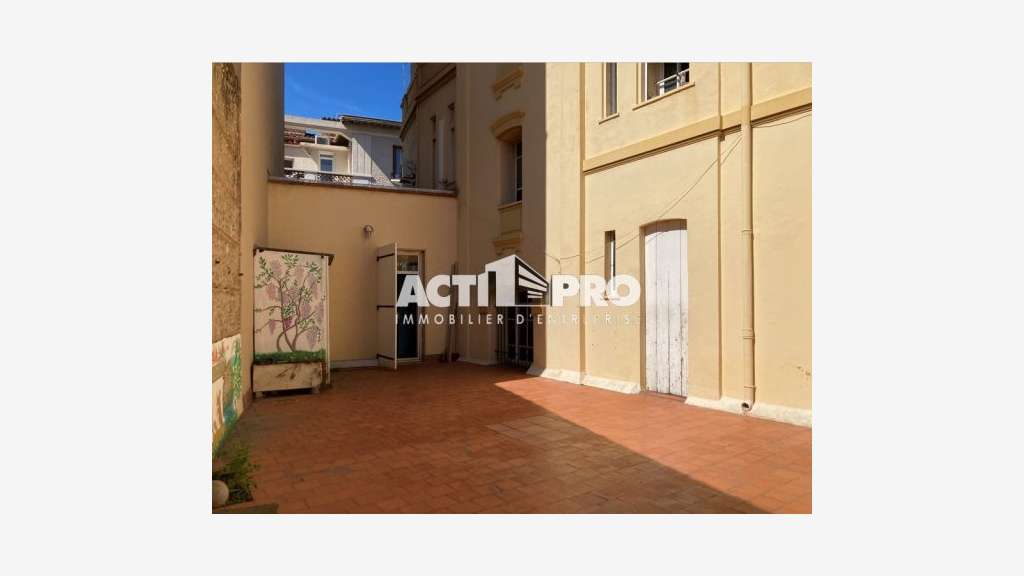 A louer bureaux de 146m²+ terrasse à Perpignan