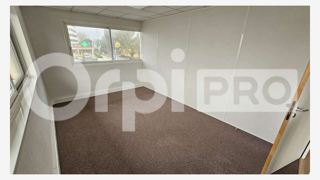 A louer bureaux 58m² avec salle de réunion Pessac