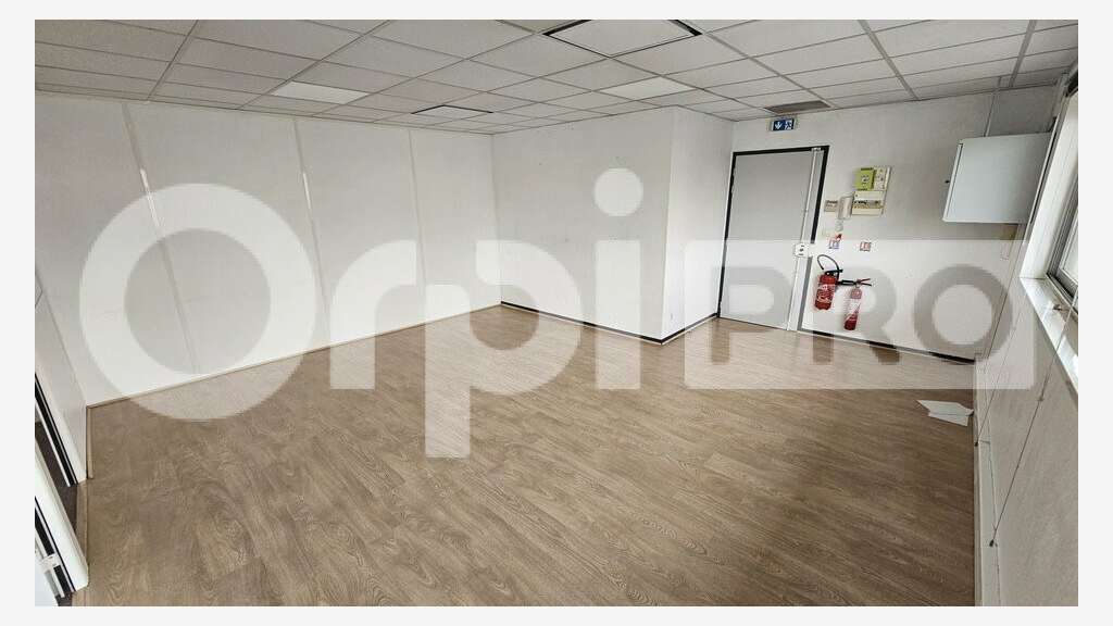 A louer bureaux 58m² avec salle de réunion Pessac