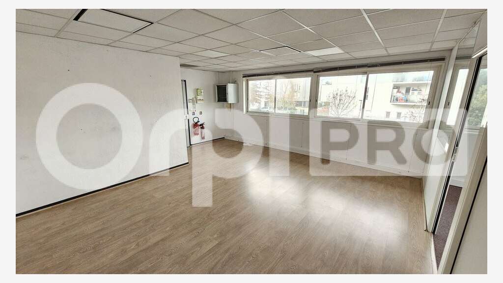 A louer bureaux 58m² avec salle de réunion Pessac