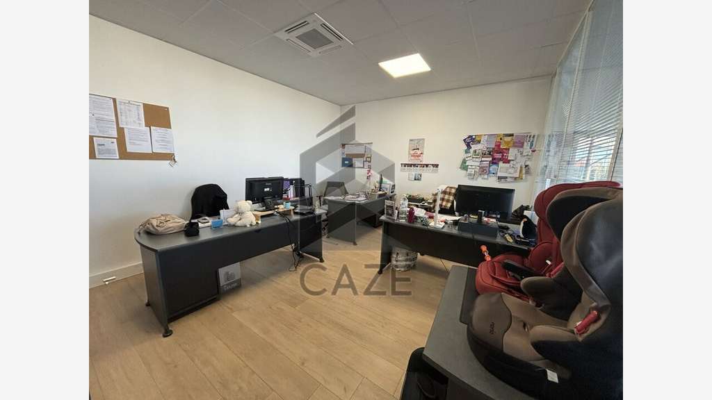Superbes bureaux 167m² R+1 à louer à Pessac