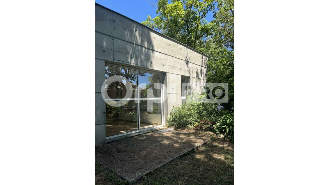 A louer bureau lumineux 64m² avec jardin à Pessac