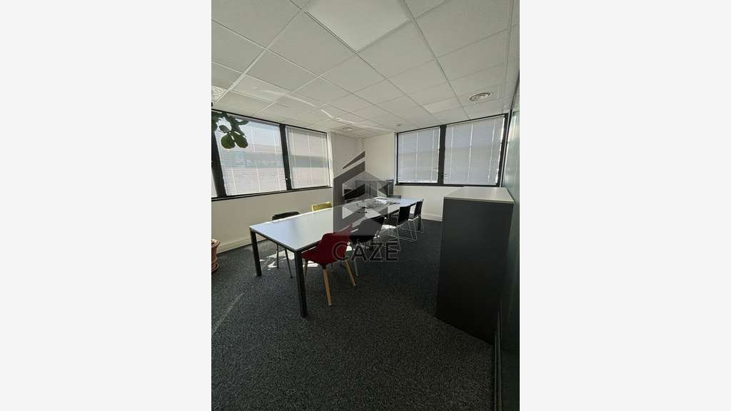 Bureaux 205m² RDC à louer à Talence Tram B
