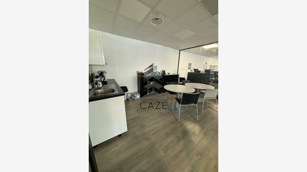 Bureaux 205m² RDC à louer à Talence Tram B
