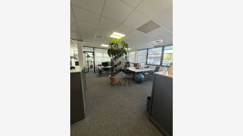 Bureaux 205m² RDC à louer à Talence Tram B