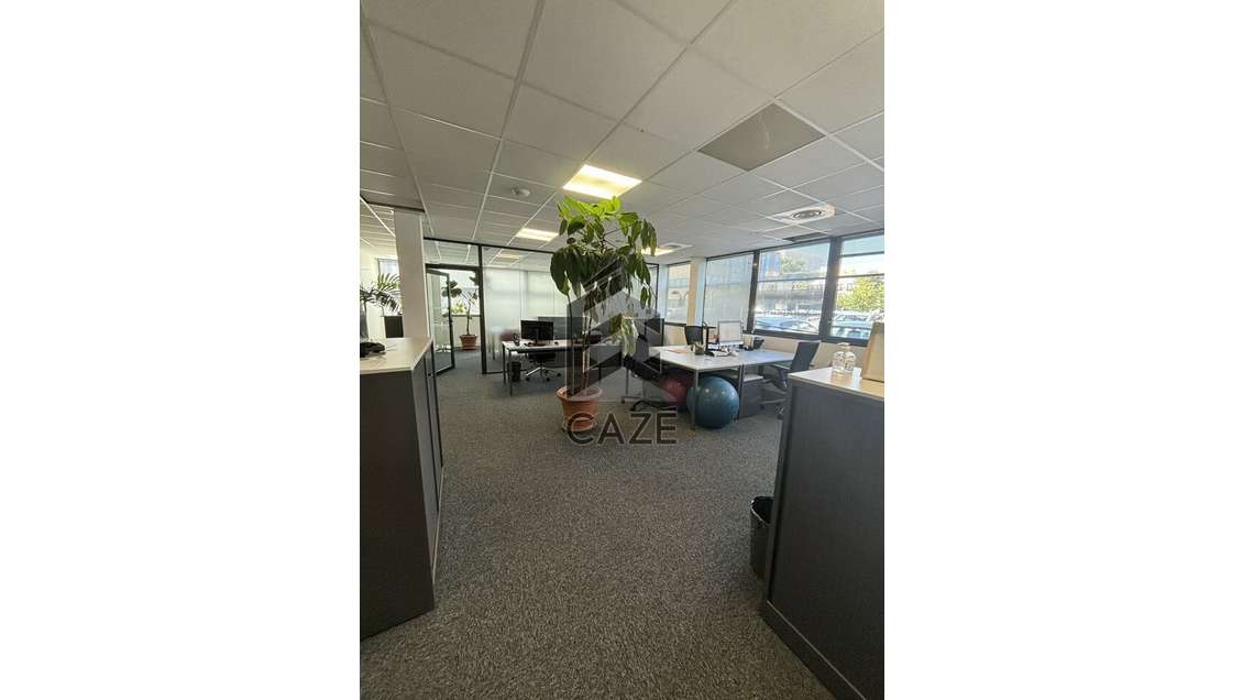 Bureaux 205m² RDC à louer  à Talence Tram B