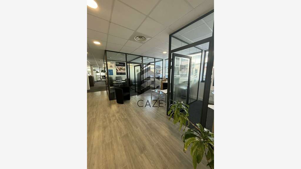 Bureaux 205m² RDC à louer à Talence Tram B