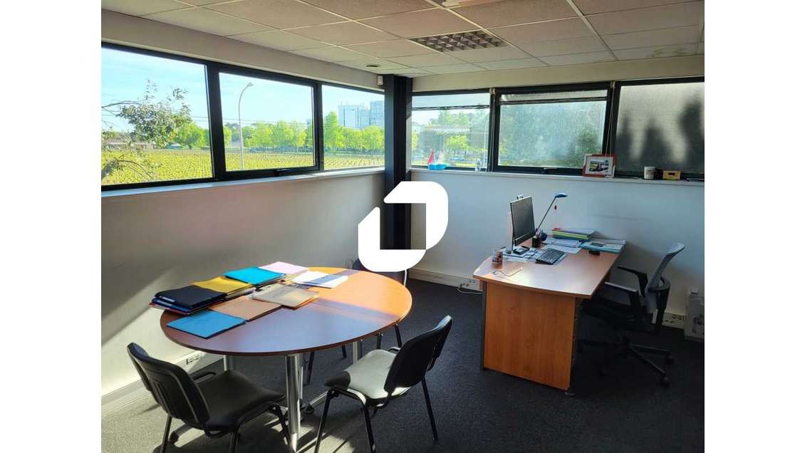 A louer Bureaux 44m² Pessac