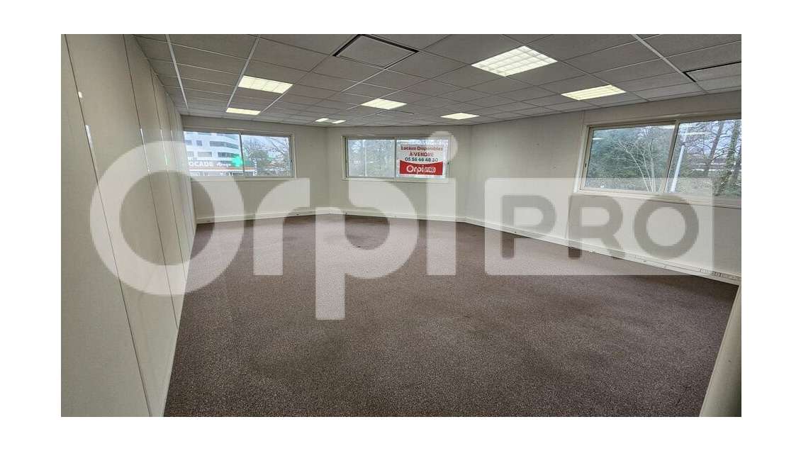 Bureau 78m² R+1 à louer à Pessac