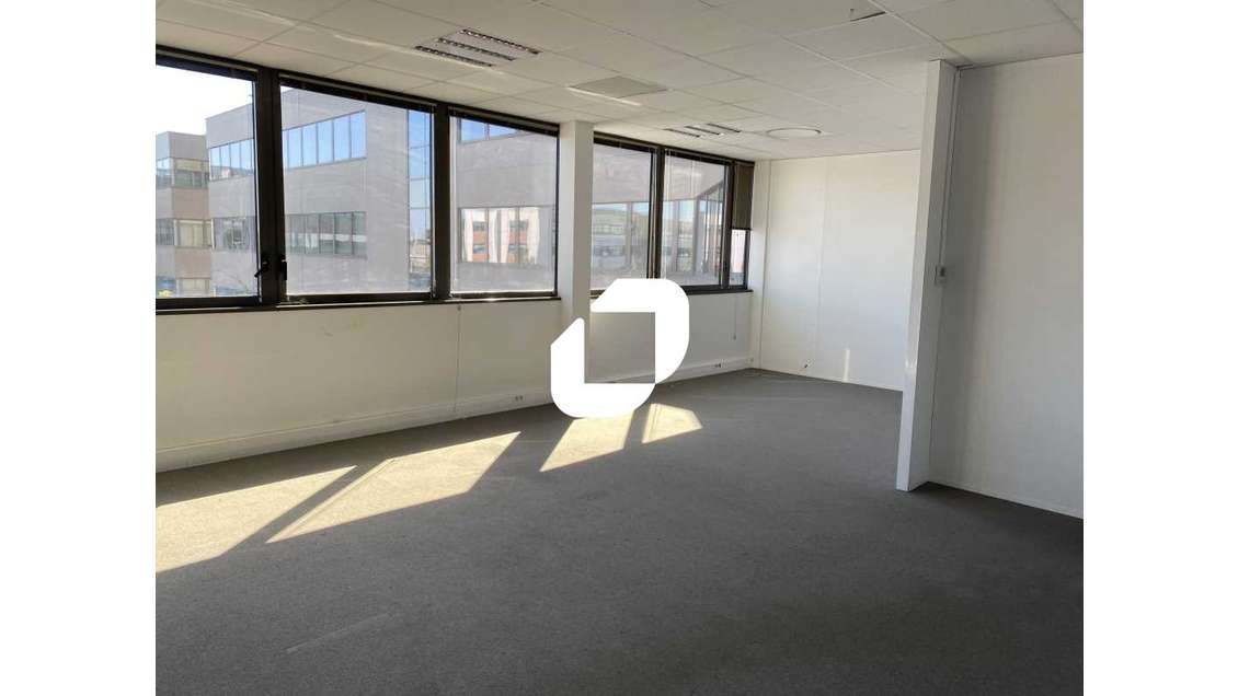 A louer Bureaux 327m² Pessac