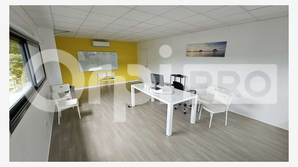 Bureau récent 30m² R+1 à louer à Pessac