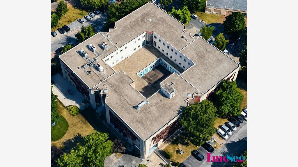 Bureaux 822m² R+2 à louer à Pessac sortie 26 A63