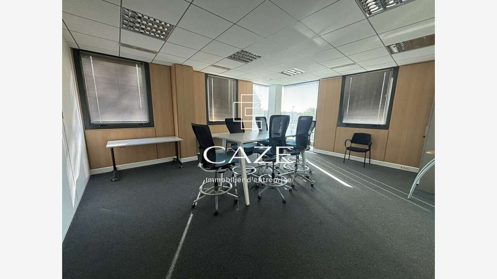 PESSAC - BUREAUX à louer
