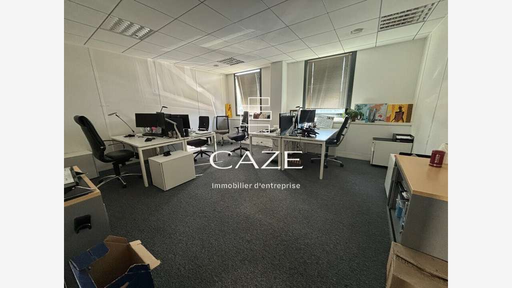 PESSAC - BUREAUX à louer