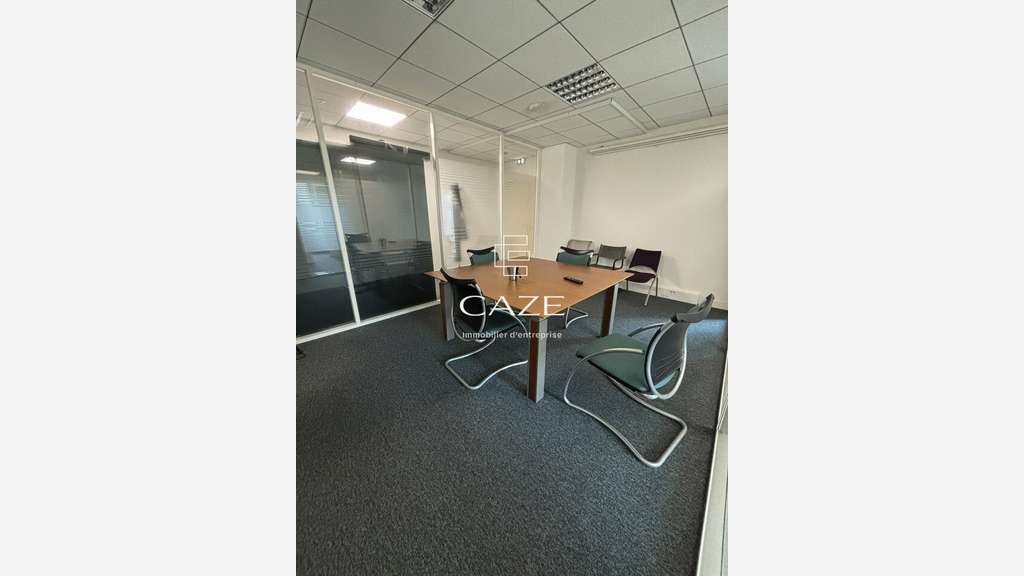 PESSAC - BUREAUX à louer