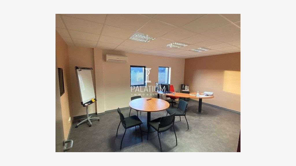 Bureau individuel de 18m² à louer à Peyruis
