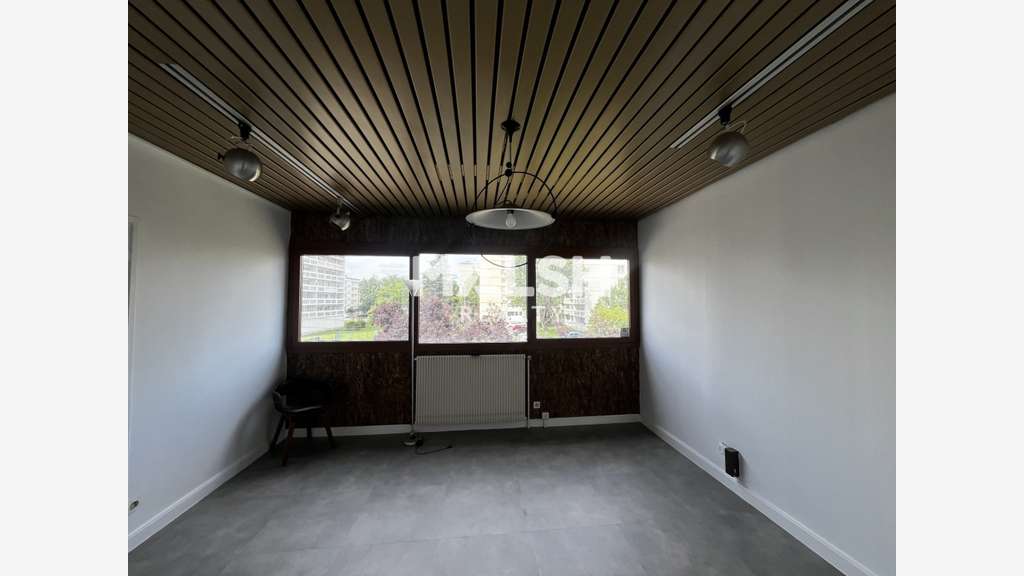 Bureaux à louer en parc d'activité à Pierre Bénite