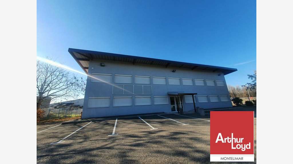 A louer bureaux lumineux 556m² Pierrelatte Daudel