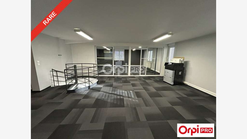 A louer bureaux 423m² accès parkings à Pierrelatte