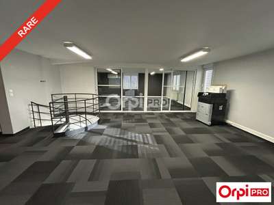 A louer bureaux 423m² accès parkings à Pierrelatte