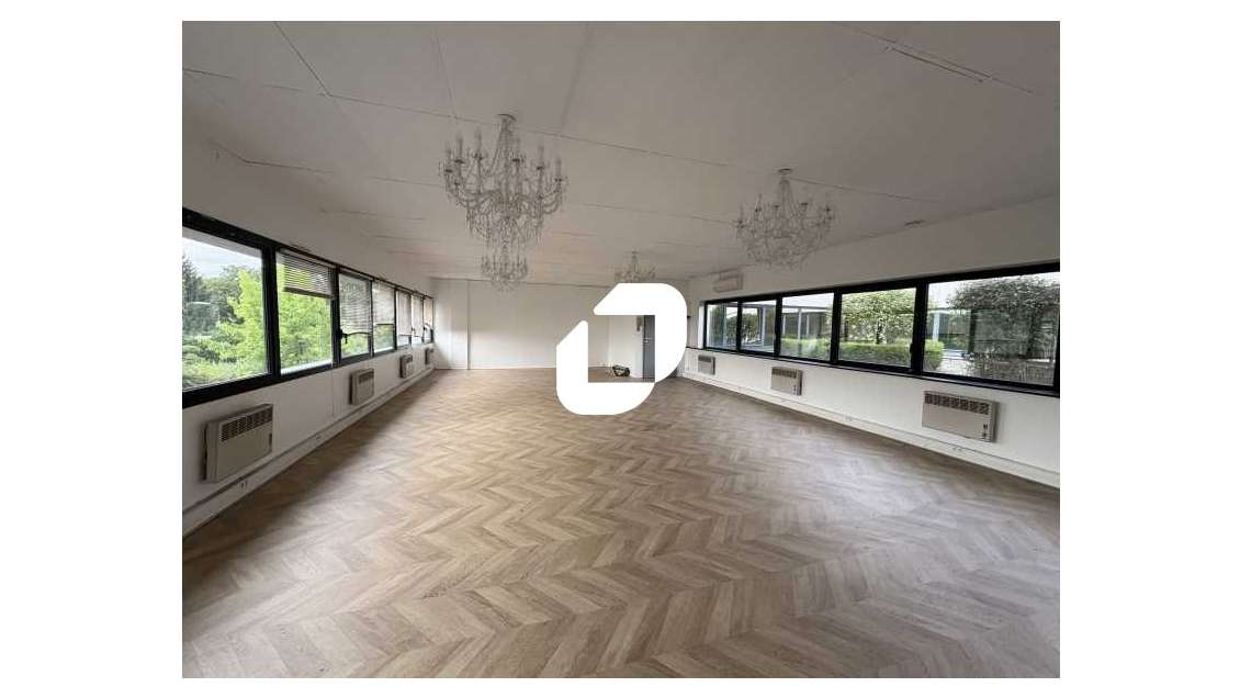 A louer Bureaux 263m² Plaisir