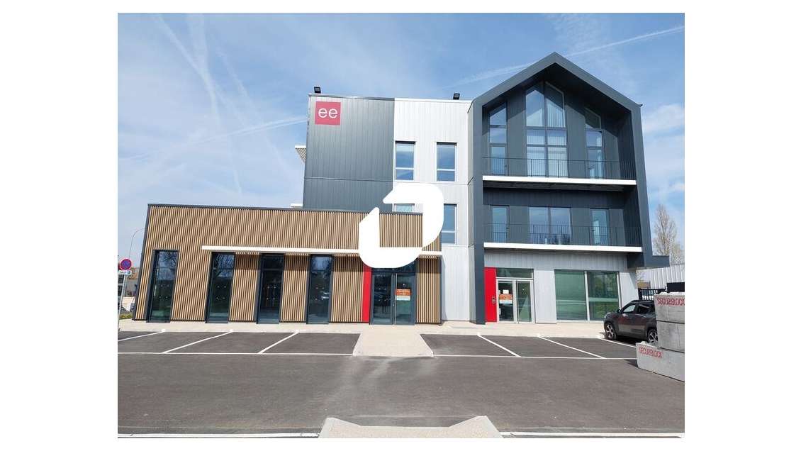 A louer Bureaux 143m² Plaisir