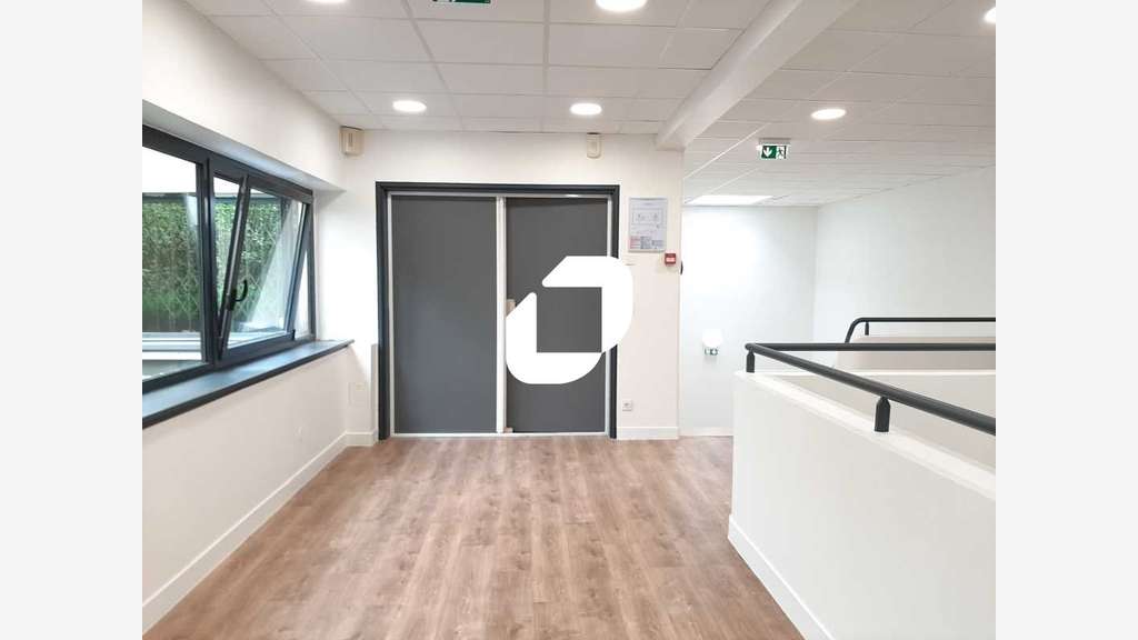 A louer Bureaux 263m² Plaisir