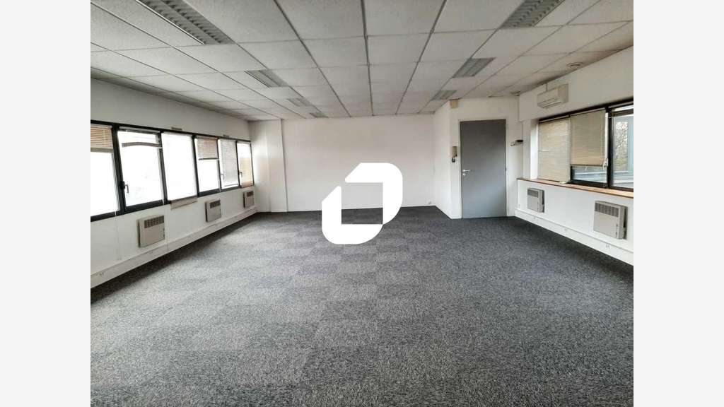 A louer Bureaux 163m² Plaisir