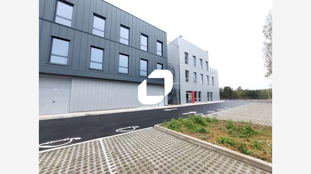 A louer Bureaux 188m² Plaisir
