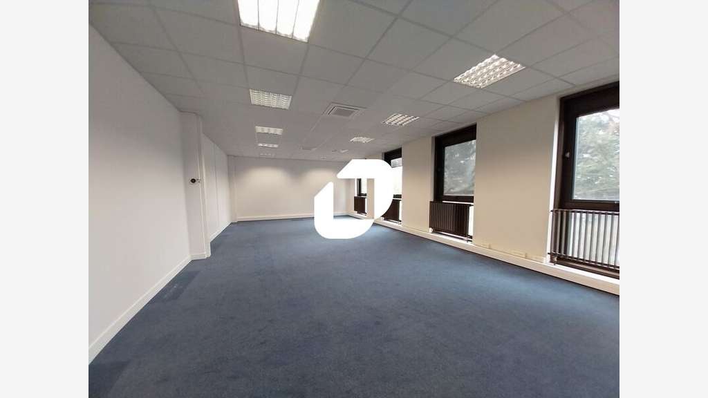 A louer Bureaux 180m² Plaisir