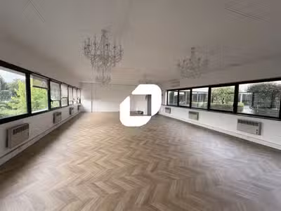 A louer Bureaux 163m² Plaisir