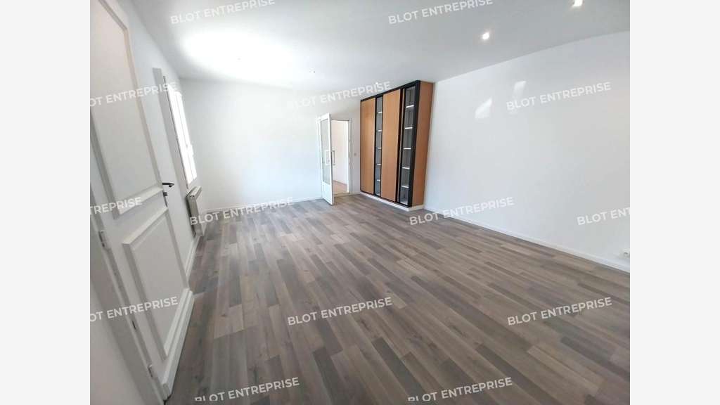A LOUER - BUREAUX - PLERGUER - 54 m²