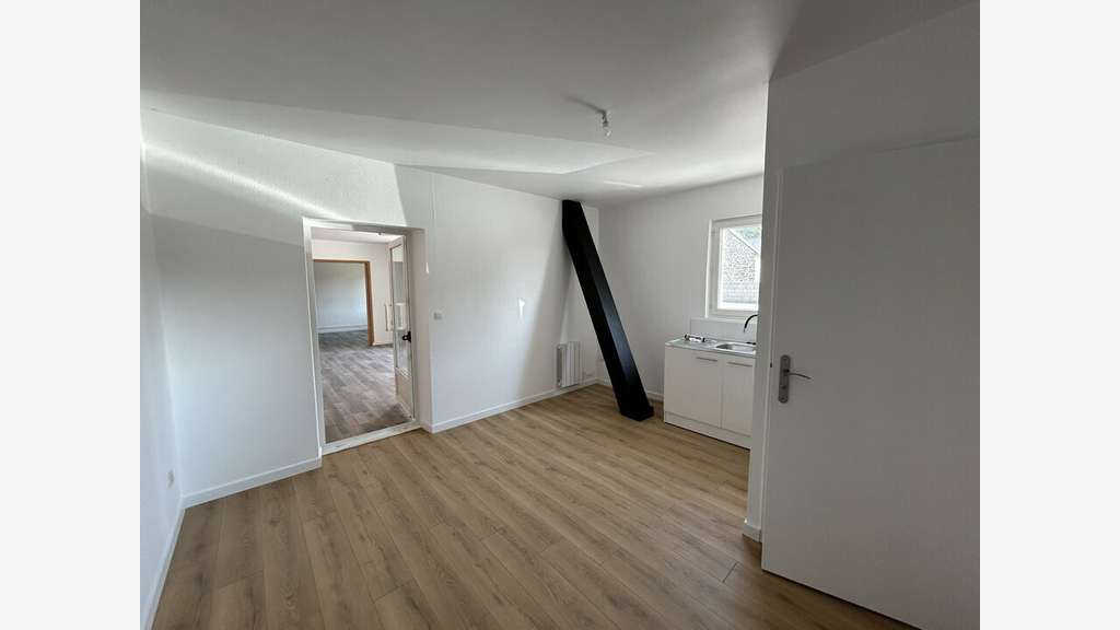 PLERGUER - BUREAUX à louer