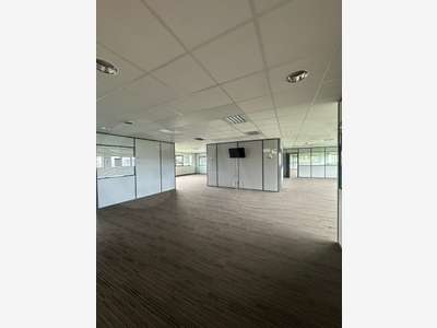 A louer bureaux 250m² en zone tertiaire à Plérin