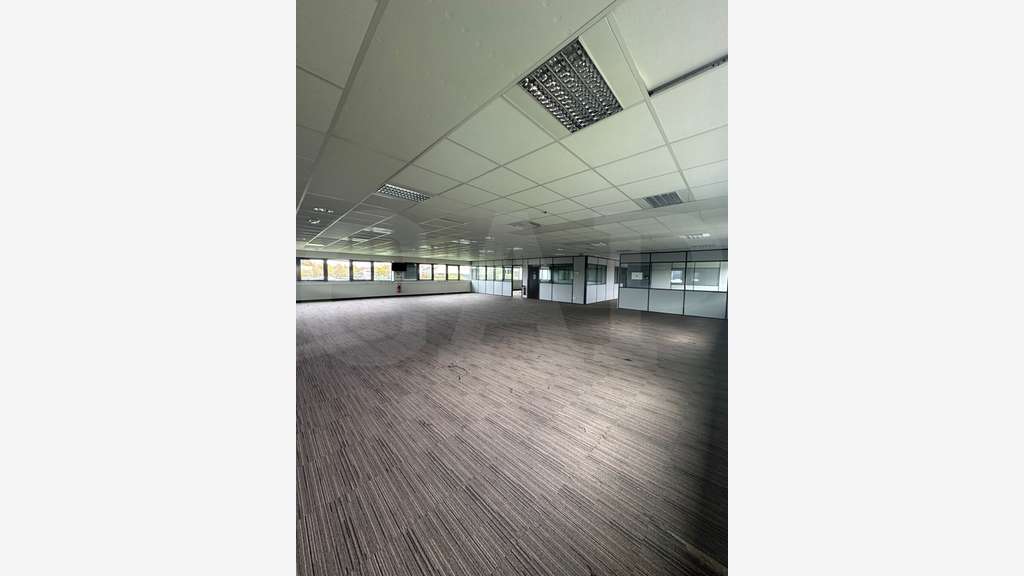 A louer bureaux 250m² en zone tertiaire à Plérin