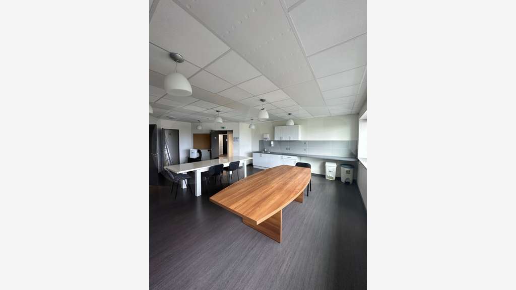 A louer bureaux 250m² en zone tertiaire à Plérin