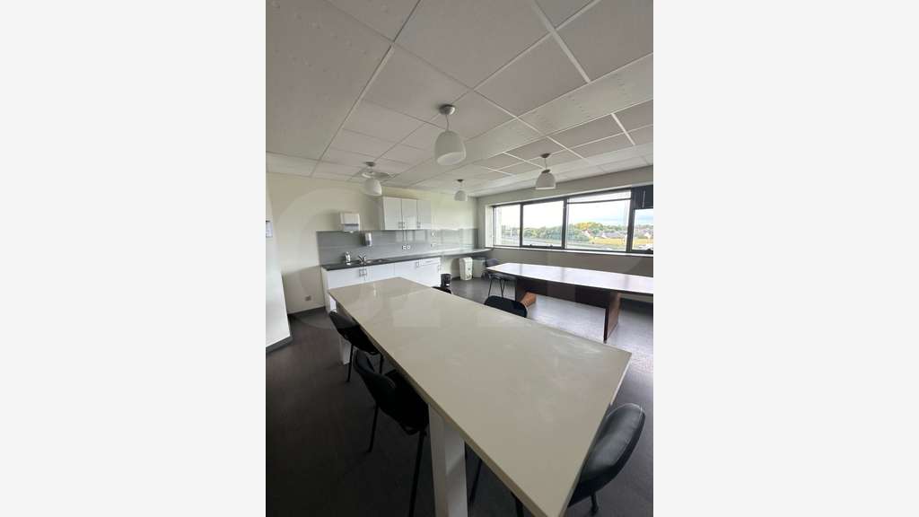 A louer bureaux 514m² zone tertiaire à Plérin