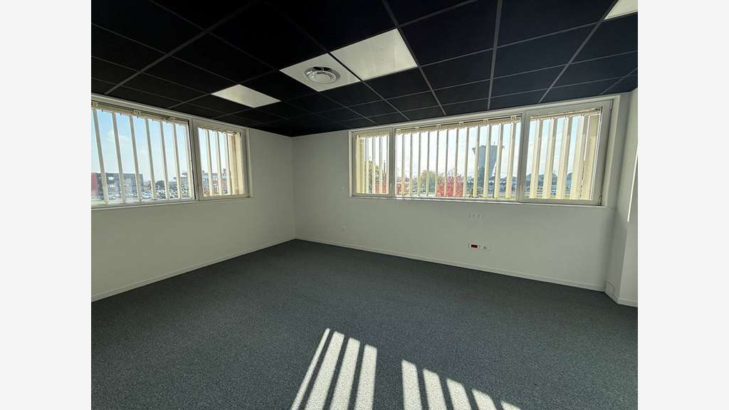 A louer bureaux de 188m² au 1er étage à Plerin