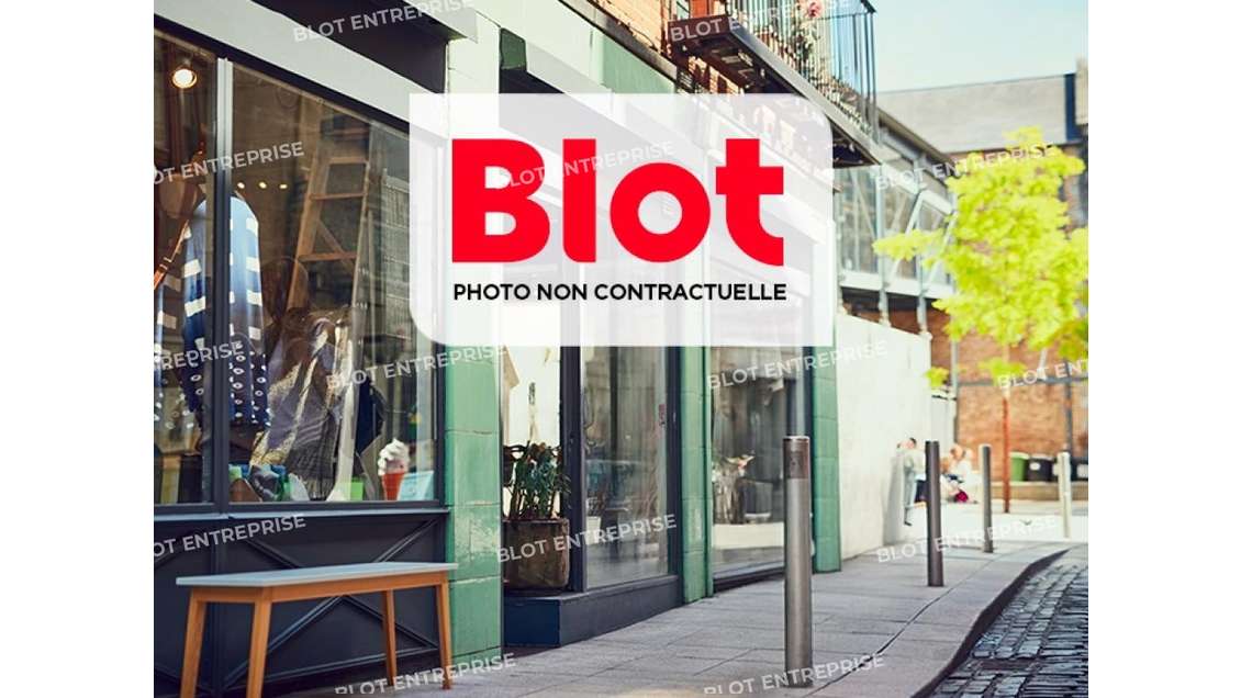 A louer locaux commerciaux 182m² à Plescop