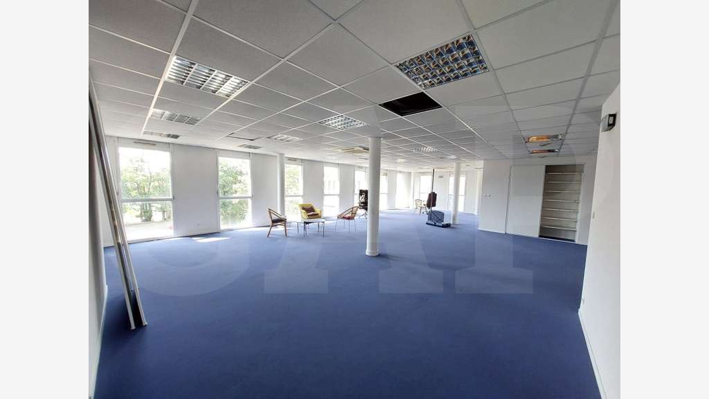 A louer plateau de bureaux de 184m² à Plescop