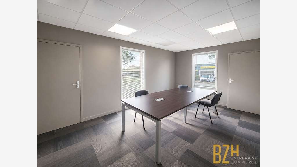 Loue bureaux plain-pied normes PMR 104m² Ploermel