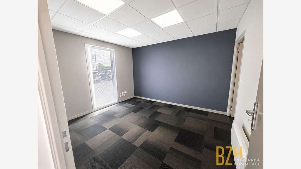 Loue bureaux plain-pied normes PMR 104m² Ploermel