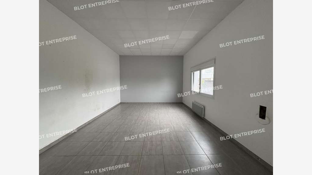 A louer bureaux indépendants de 285m² à Ploudaniel