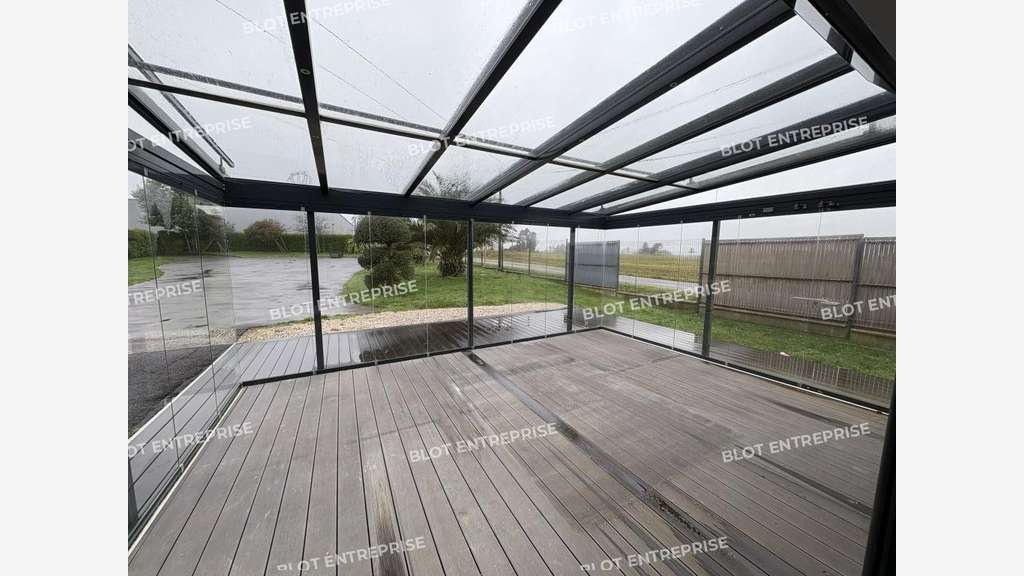 A louer bureaux indépendants de 285m² à Ploudaniel