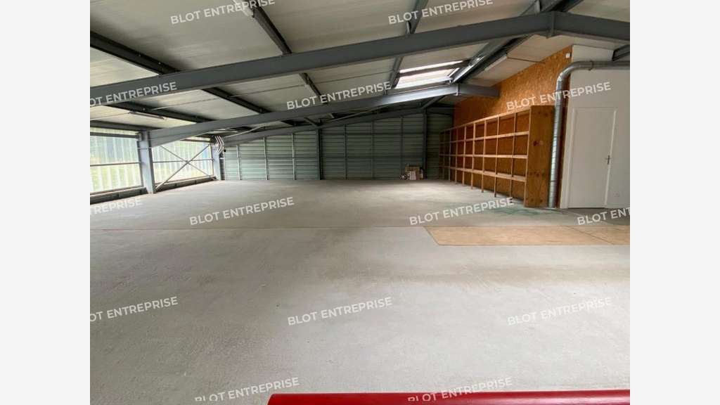 À LOUER - LOCAL D'ACTIVITES / BUREAUX - 770 m² - P