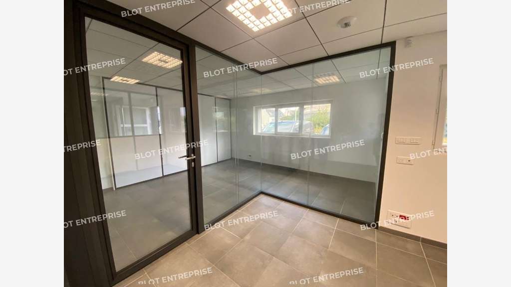À LOUER - LOCAL D'ACTIVITES / BUREAUX - 770 m² - P