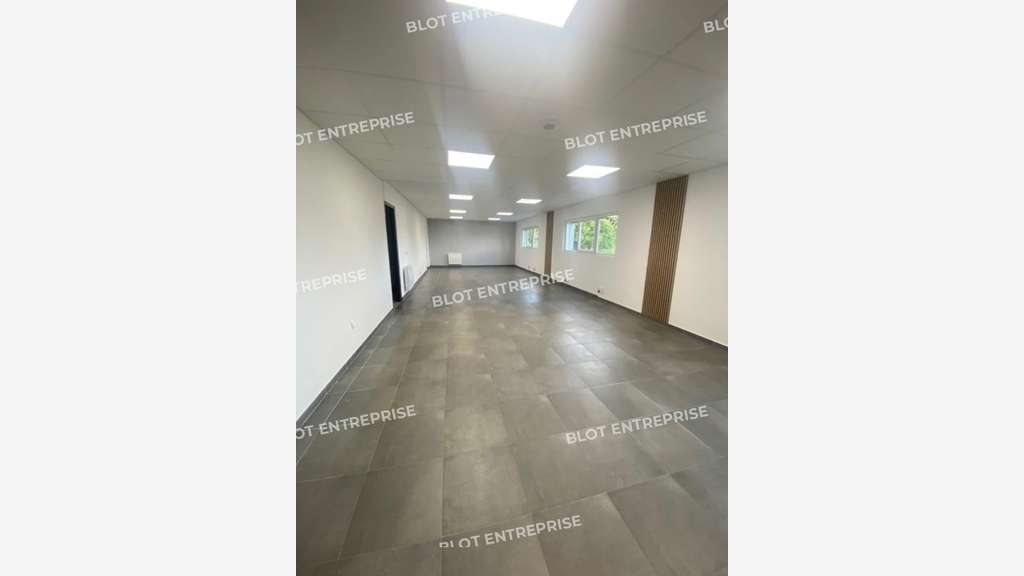 À LOUER - LOCAL D'ACTIVITES / BUREAUX - 770 m² - P