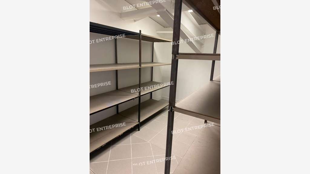 À LOUER - LOCAL D'ACTIVITES / BUREAUX - 770 m² - P
