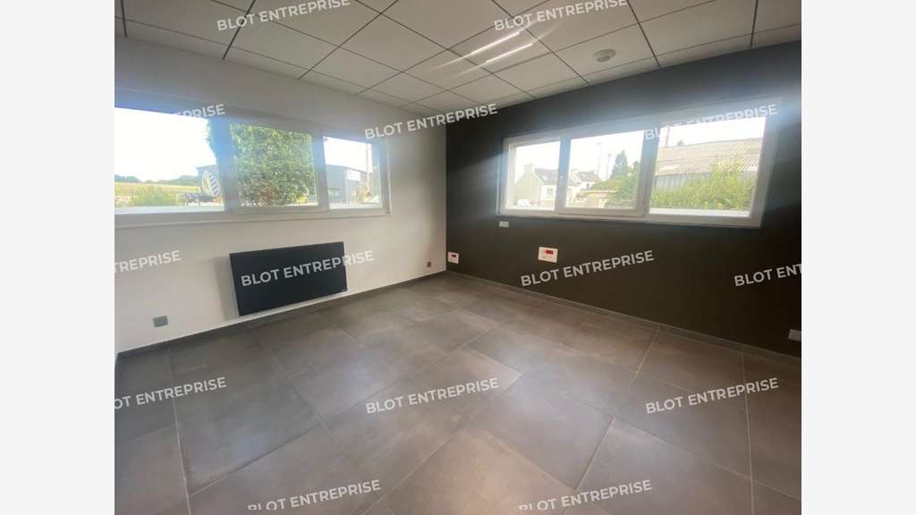 À LOUER - LOCAL D'ACTIVITES / BUREAUX - 770 m² - P