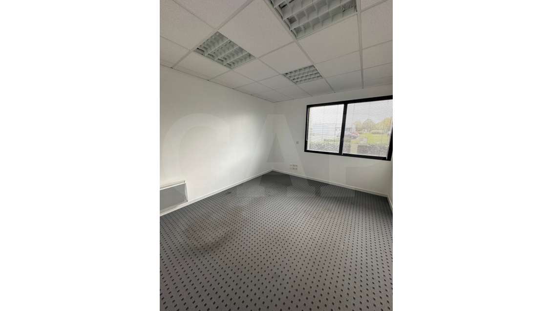A louer bureaux 140m² à Ploufragan